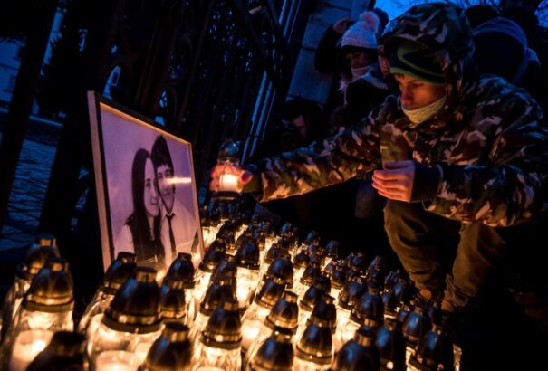 Kuciak-emlékmenet a külföldi sajtóban: Tízezres nagyságrendű megemlékezés és kormányellenes tiltakozás