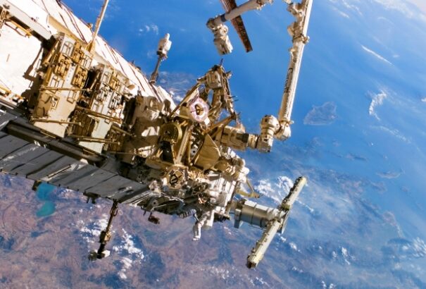 Péntek és hétfő között csapódik a Földbe a 8500 kilós, irányíthatatlanná vált kínai űrállomás