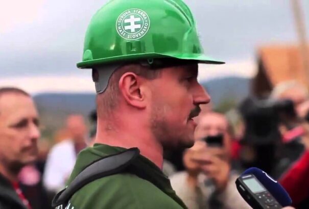 Kotlebáék logót cserélnek. Nem akarják, hogy a fasizmushoz kössék őket