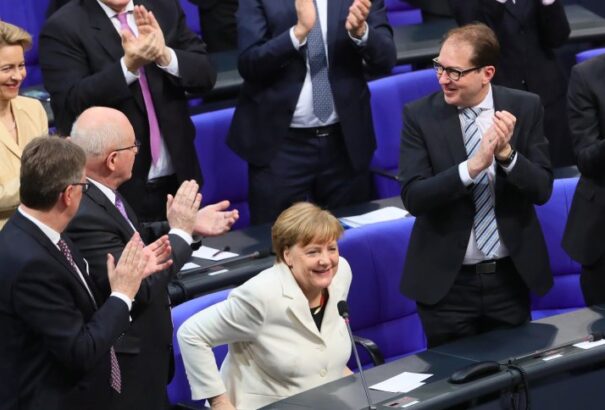 Újra megválasztották kancellárnak Angela Merkelt