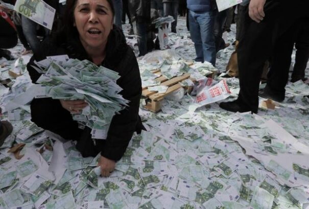 Úszunk az adósságban, újabb korlátozást vezet be a Szlovák Nemzeti Bank