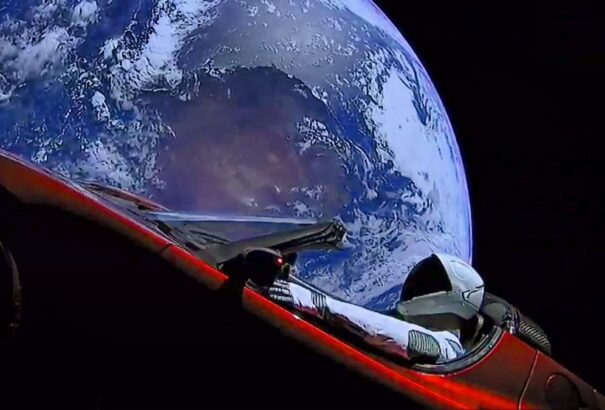 Mit jelent egy Tesla az űrben? Egy új csillagháborús korszakot