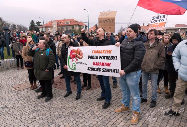 Hétfőn a parlament előtt Pellegrini kormánya ellen tüntetnek. A szervezők előrehozott választásokat követelnek