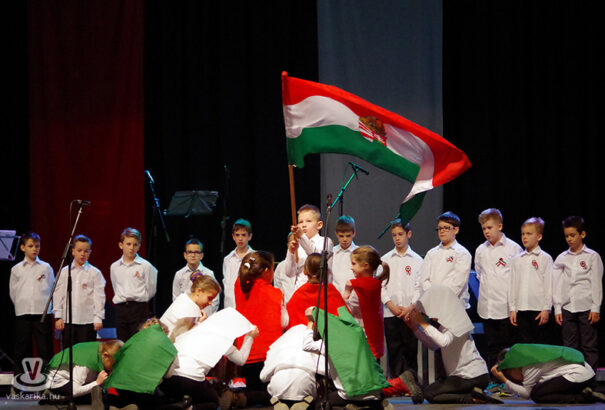 Piros-fehér-zöldbe öltözik a nemzet – Megemlékezések a Felvidéken