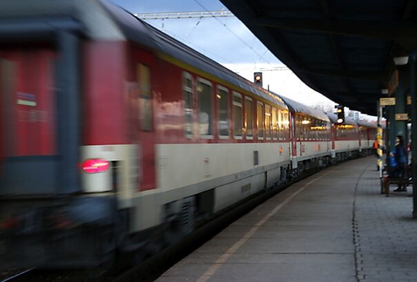 Nulla. Ennyi jut Dél-Szlovákiának a kormány 332 milliós vasútfejlesztési keretéből