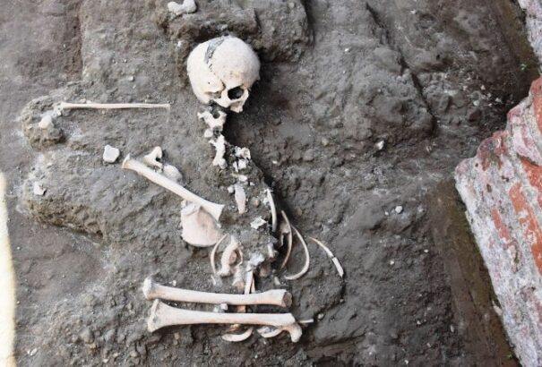 Az ókori vulkánkitörés elől menekülő kisfiú csontvázát találták meg Pompejiben