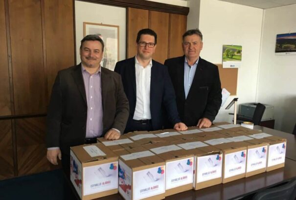 A FUEN elnöke ma leadta a Minority Safepack támogatására összegyűlt aláírásokat