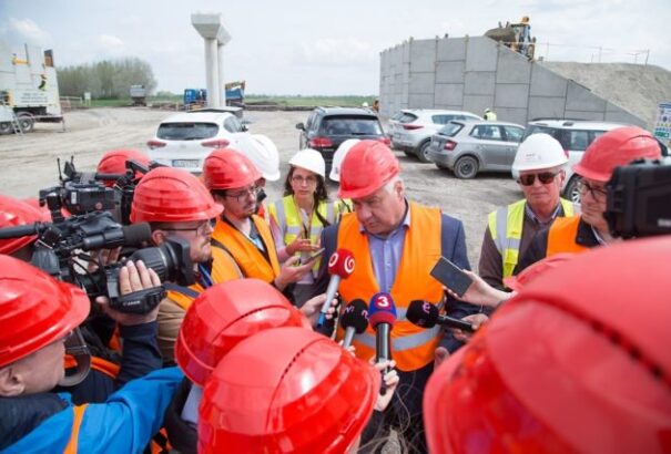 Érsek szerint az R7-es Pozsony-Gelle közti szakasza 2020-ra elkészülhet. A D4-es késni fog