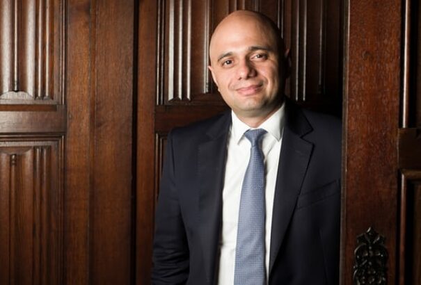 Pakisztáni bevándorlók gyermeke az új brit belügyminiszter