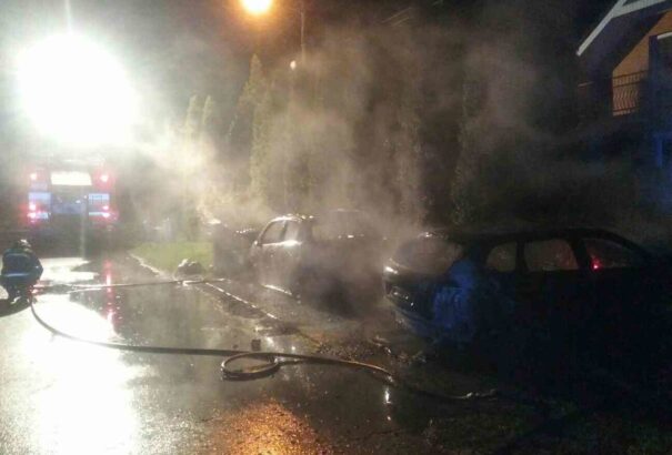 Autók lángoltak az éjjel Hegyétén – a keletkezett kár 20 ezer euró