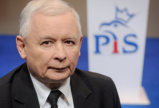 A kormánytagok visszaadják jutalmaikat, ötödével csökken a képviselők fizetése