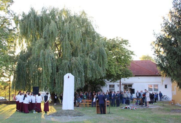 Eggyé vált, amit szétszakítottak – Emlékszobor-avatással emlékeztek Kulcsodon