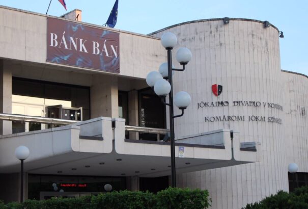 Bemutatták a Bánk bánt a 65 éves Jókai Színházban Komáromban