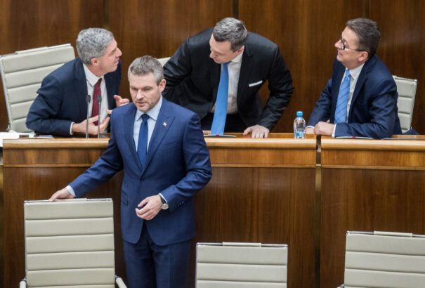 Peter Schutz: A Smer gazdasági sarlatánok bandája