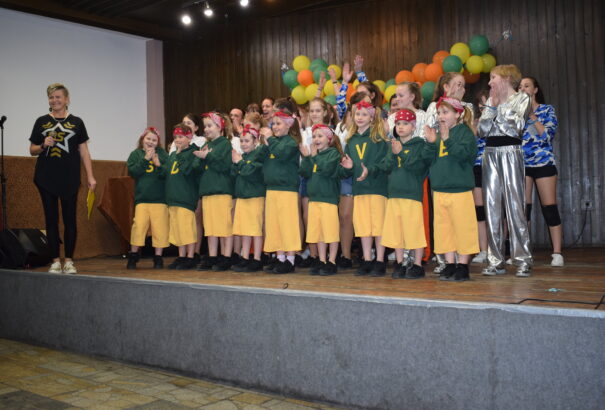 Segíts magadon… – Jótékonysági táncest volt Nagymagyaron (Videó)