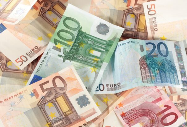 Zsolnán már nem elég az 1460 euró. Vajon melyik autógyár fizet a legjobban?