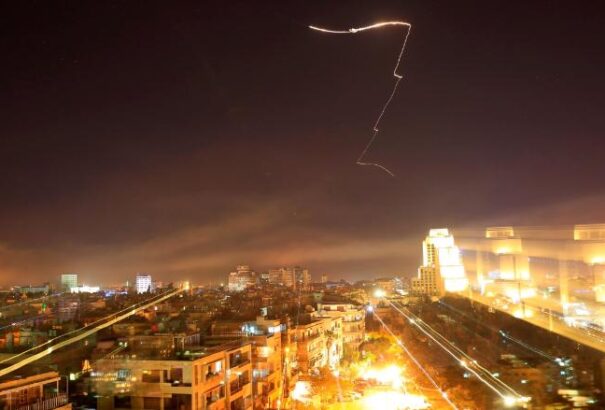 Az SNS a szövetségeseket bírálja a szír légicsapások miatt