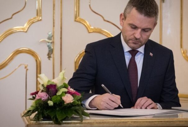 Ideiglenesen Pellegrini veszi át a belügyi tárcát