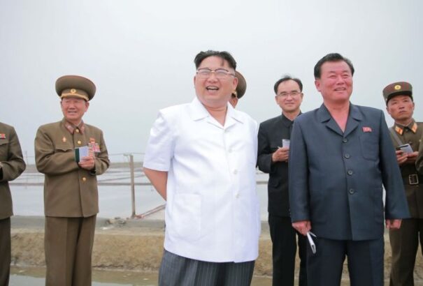 Észak-Korea szabadon engedett három amerikai foglyot