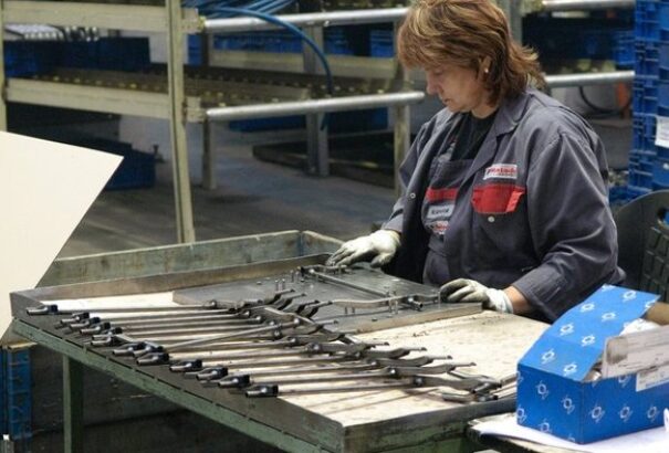 A verebélyi Matador vezetője: A külföldiek többe kerülnek, mint a hazaiak. De rájuk vagyunk kényszerülve