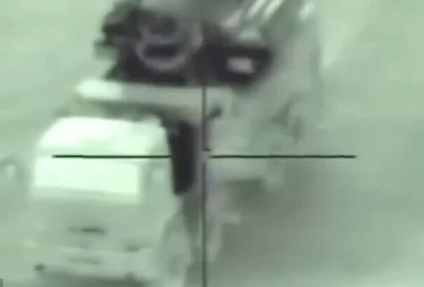 VIDEÓ: A becsapódás pillanata, mikor az izraeli rakéta elpusztít egy iráni harckocsit és legénységét