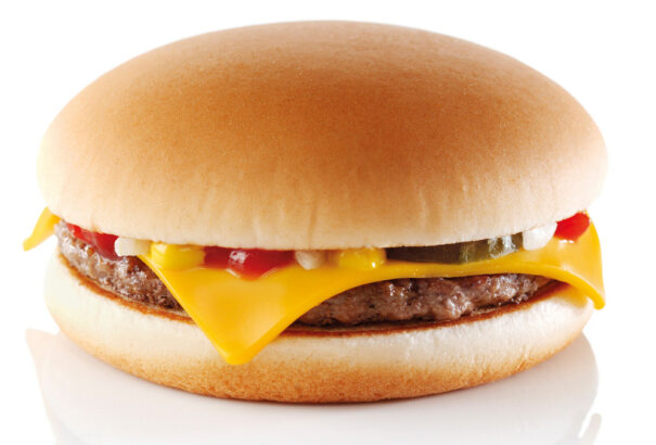 Drágulás a McDonald’s-nál: májustól többet fizetünk a cheesburgerért és a fagyiért