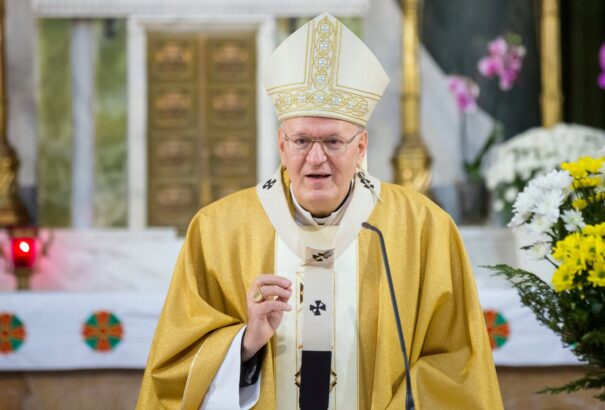 Erdő Péter: Az a cél, hogy egyre több templom legyen nyitva