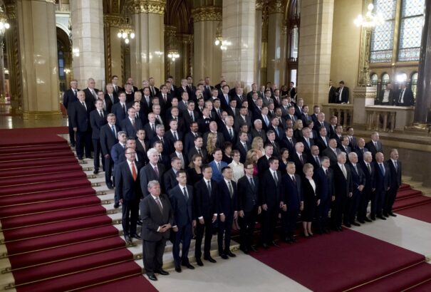 Felmérés: A többség továbbra is a Fidesz-KDNP-vel szimpatizál