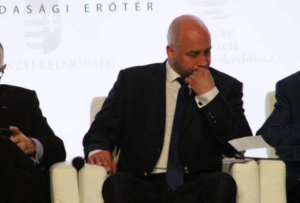 AKO-felmérés: Az SNS és Bugárék zuhantak a legtöbbet. Bajban az MKP