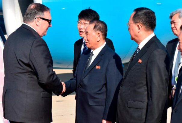 Együtt vacsorázott és tárgyalt New Yorkban Mike Pompeo és Kim Jong Csol