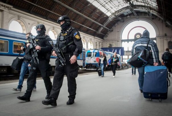 Szakértő: az eddigieknél is pusztítóbb merényletekre készülhet az Iszlám Állam