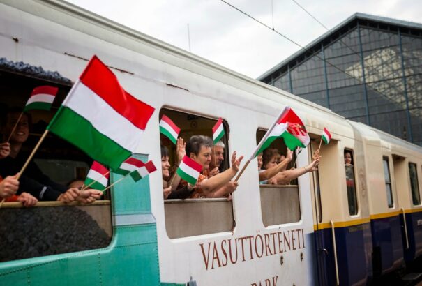 Elindult a Boldogasszony zarándokvonat a csíksomlyói búcsúba