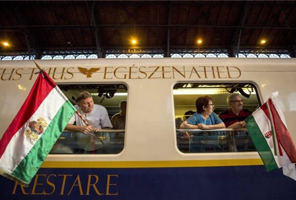 Újabb zarándokvonatok indultak el Csíksomlyóra