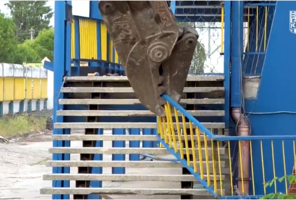 DAC: Megkezdték a régi főtribün bontását – Videó