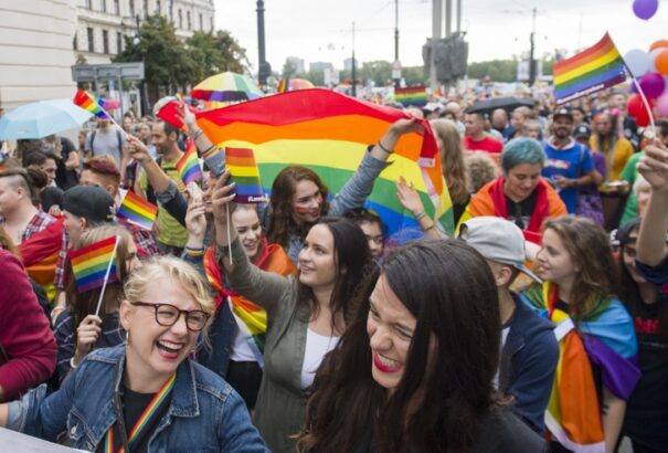 Felmérés: Kikre adnák le voksukat a melegek és transzneműek?