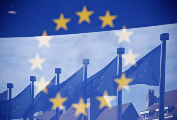 Jogállamisági feltételekhez kötnék az EU-s szervek az uniós források merítését