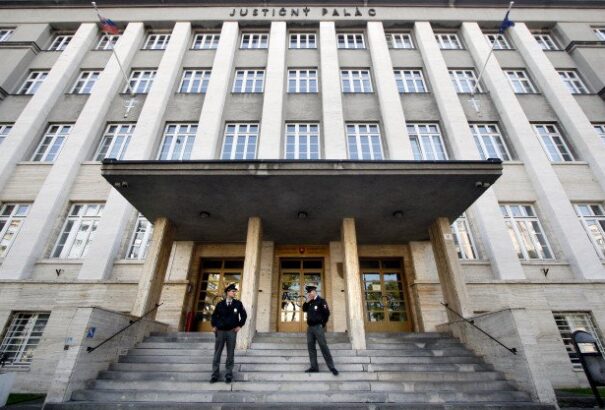 Kiürítették a fővárosi bíróságokat és az igazságügyi minisztérium épületét