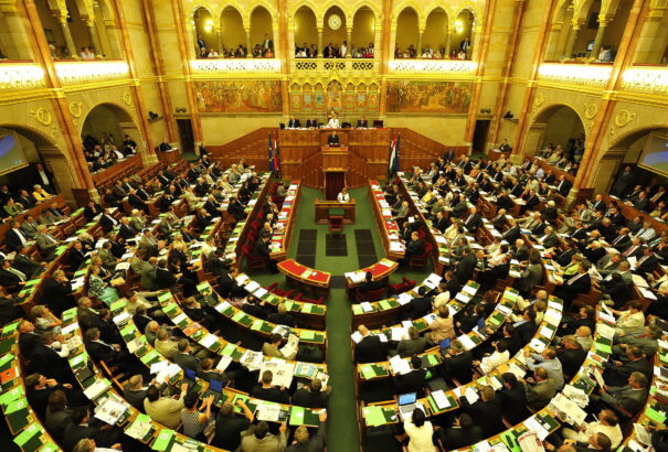 Miniszterelnököt választ az Országgyűlés