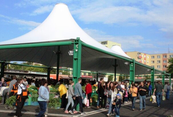 Érsekújvári piac: fedve bár, de (nyelv)törve is!