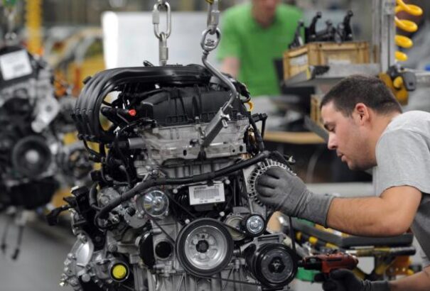 Felmérés: Idén 8 százalékkal nőhetnek a bérek. Mutatjuk a fizetések emelkedését az egyes ágazatokban