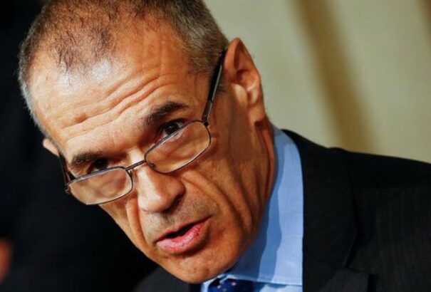 Carlo Cottarelli közgazdászt bízta meg kormányalakítással az olasz államfő