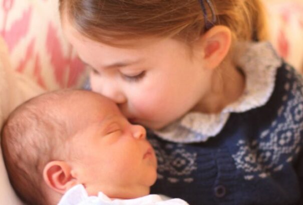 Íme az első hivatalos fotó Lajos hercegről