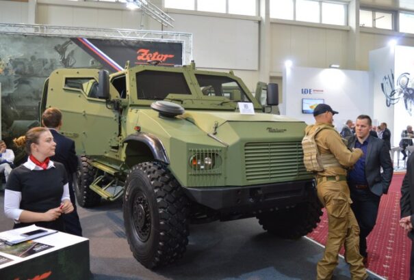 Íme a ZETOR legújabb erőgépe – nem a szántóföldekre, hanem a harcmezőre tervezték