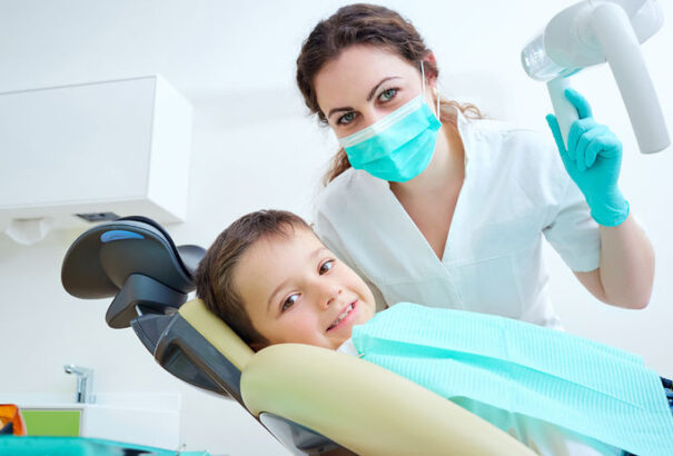 Újdonság: fogorvosi igazolványt kapnak a gyerekek
