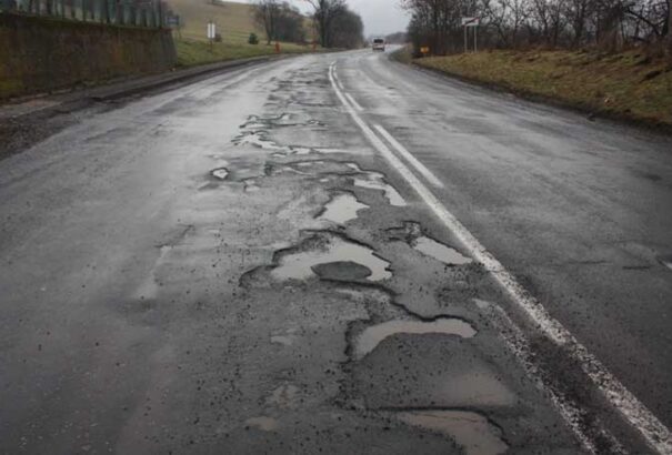 Siralmas a szlovákiai utak minősége. Még a legszegényebb afrikai országok is megelőznek bennünket