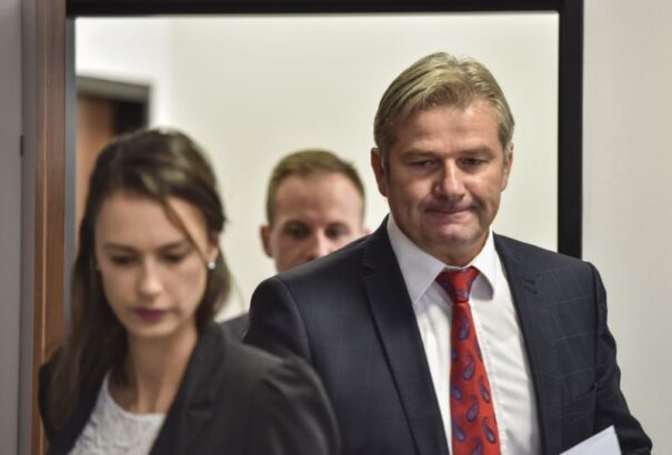 Bžán-ügy: Két tucat megbízást is kapott az államtól a több tízmilliós sikerdíjért dolgozó ügyvéd