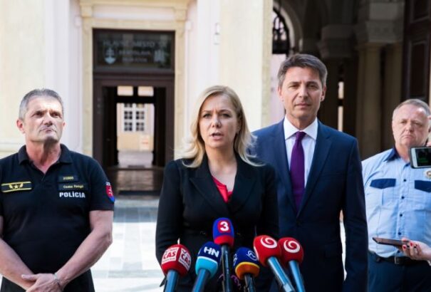 Saková és Nesrovnal reagált a Fülöp-szigeteki férfi halálára. Megerősítik a rendőrjárőröket Pozsony utcáin