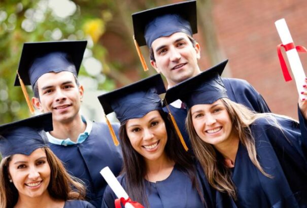 Ezer eurós kezdőfizetést kérnek a frissen végzett szlovákiai diplomások