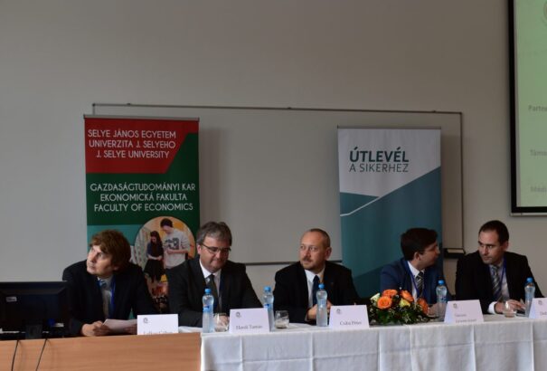 Elkezdődött az I. Szlovákiai Magyar Közgazdászok Találkozója Komáromban