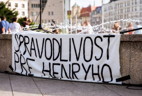 Lépjünk fel az erőszak ellen! Igazságot Henrynek! – Pozsonyban a halálra vert filippínói Henry miatt tüntettek